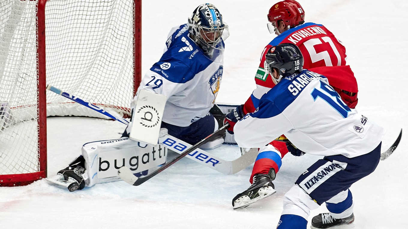 Momentka zo zápasu Rusko - Fínsko v rámci Švédskych hokejových hier. 