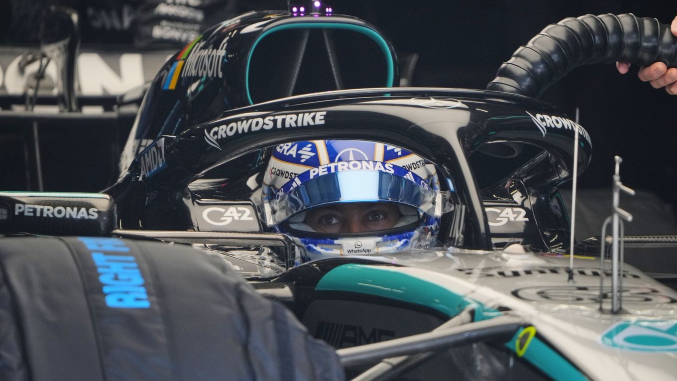 Na snímke je jazdec tímu Mercedes George Russell.