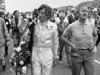 Rakúsky pilot formuly 1 Jochen Rindt počas pôsobenia v tíme Lotus v roku 1970.  
