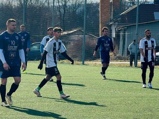 Zo zápasu TJ Inter Roma Ostrovany. Súboj sledovalo 550 divákov.