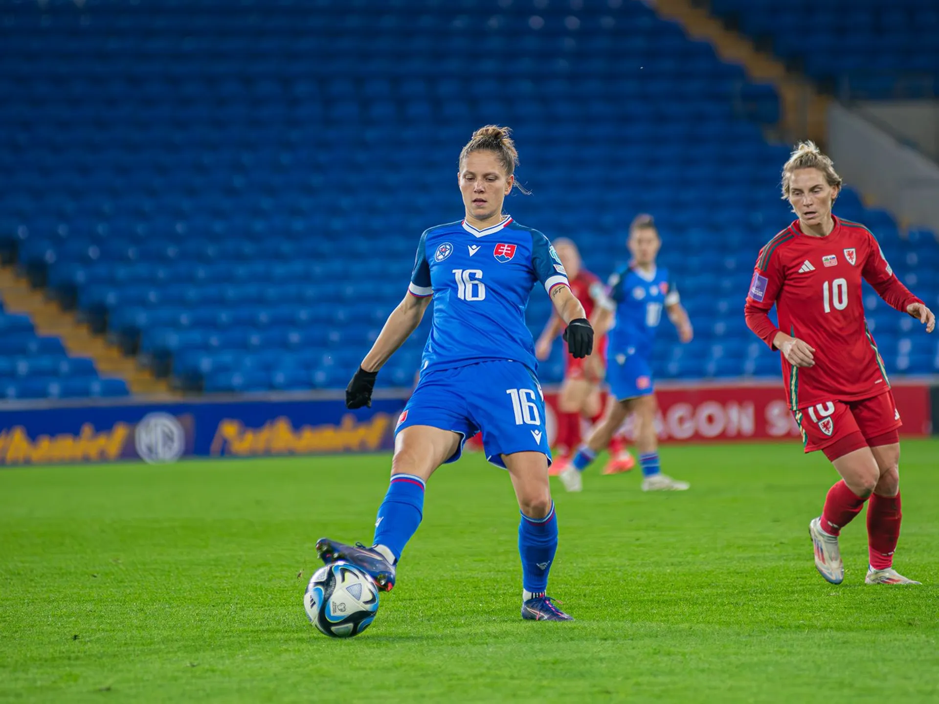 Snímka z odvetného súboja baráže o postup na ME 2025 s Walesom.