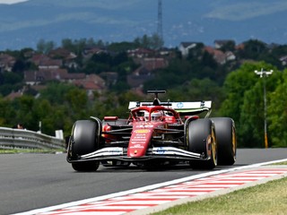 Monacký jazdec Charles Leclerc z tímu Ferrari.