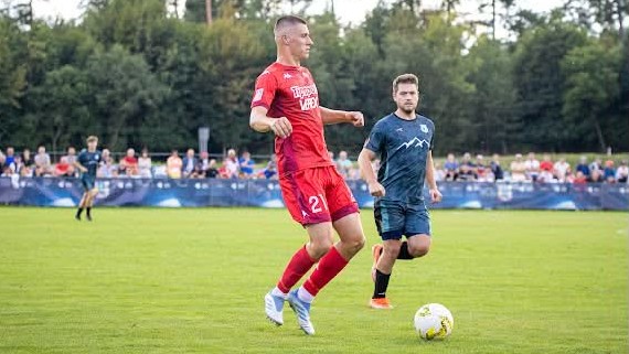 Divoké prostredia sú súčasťou ligy. Nechýba množstvo nadávok, pod tlakom sú aj rozhodcovia