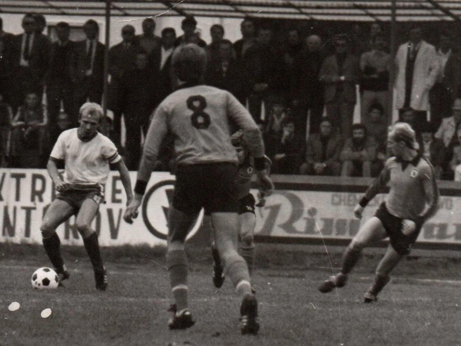 Aladár Pápista (s loptou) v drese Rimavskej Soboty.