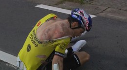 Wout van Aert mal ťažký pád na pretekoch Dwars Door Vlaanderen