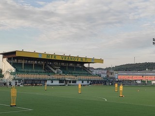 Štadión vo Vranove nad Topľou.