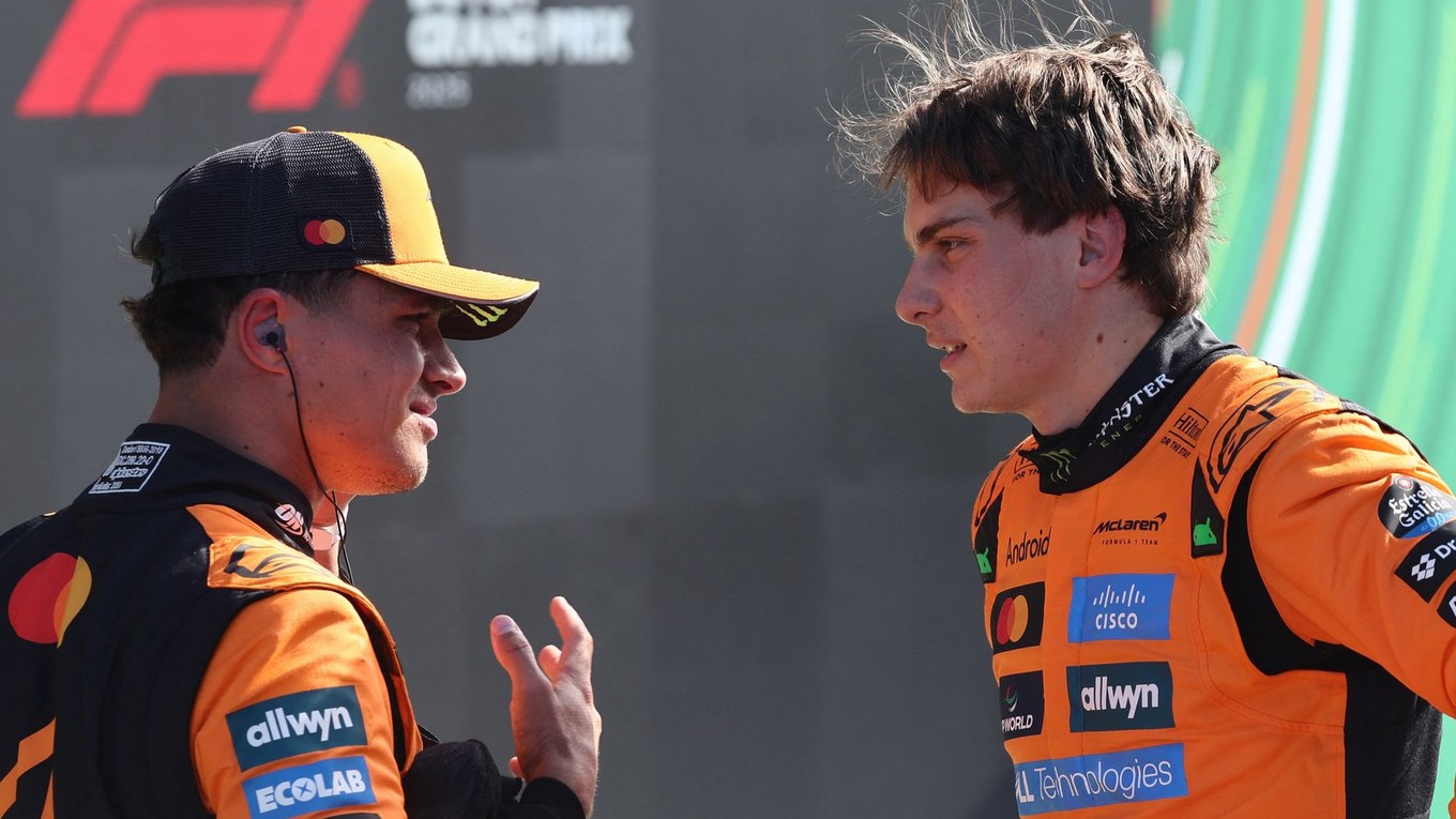 Pretekári tímu McLaren, zľava Lando Norris a Oscar Piastri. 