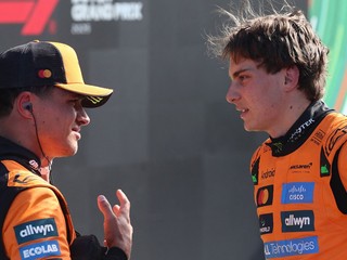 Pretekári tímu McLaren, zľava Lando Norris a Oscar Piastri. 