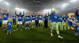 Futbalisti Schalke 04 sa tešia z postupu do I. Bundesligy. 