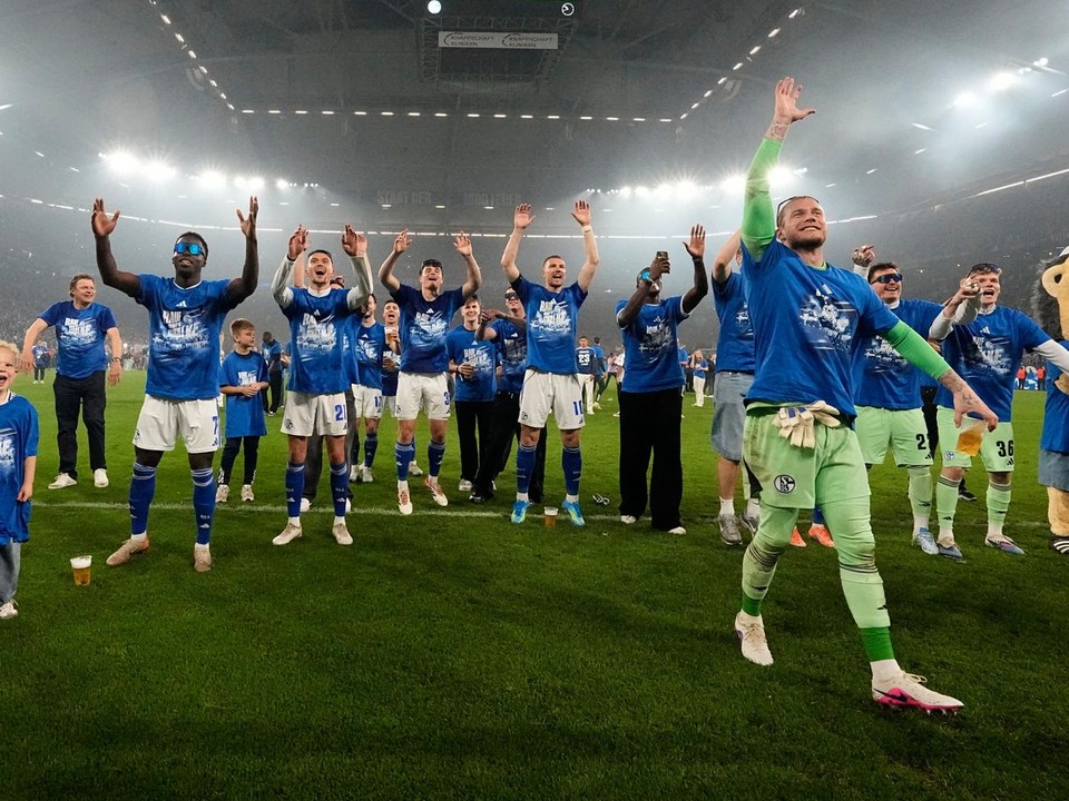 Futbalisti Schalke 04 sa tešia z postupu do I. Bundesligy. 