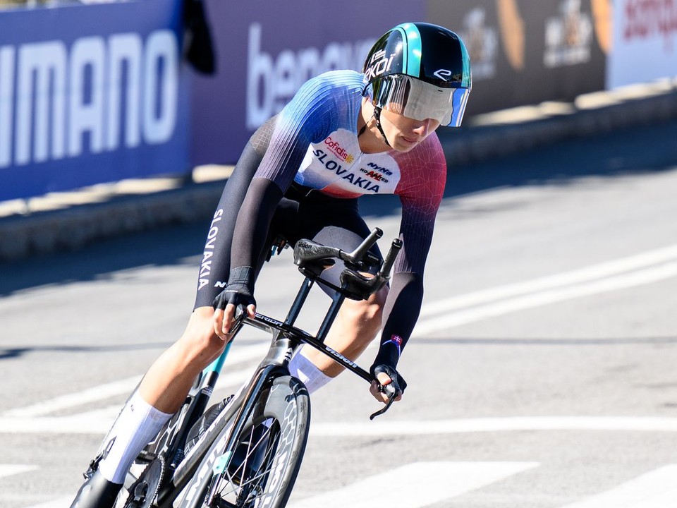 Slovenský cyklista Timotej Michalík počas časovky do 23 rokov na MS 2026.
