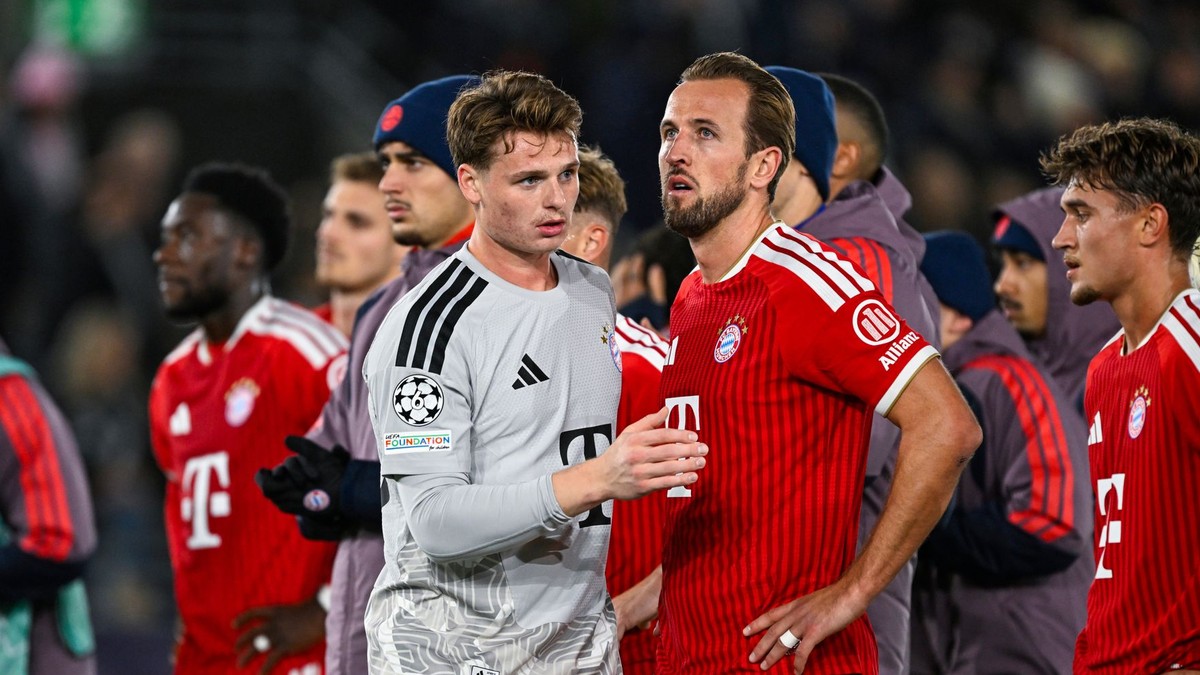 Harry Kane a brankár Jonas Urbig.
