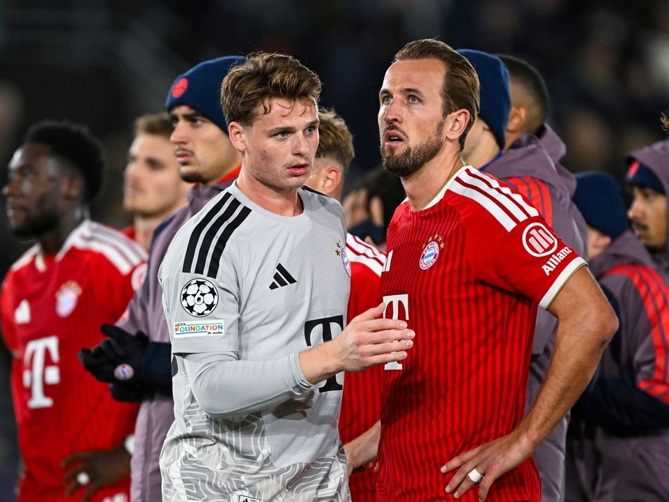 Harry Kane a brankár Jonas Urbig.