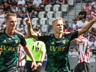 Tomáš Bobček (vpravo) oslavuje gól.