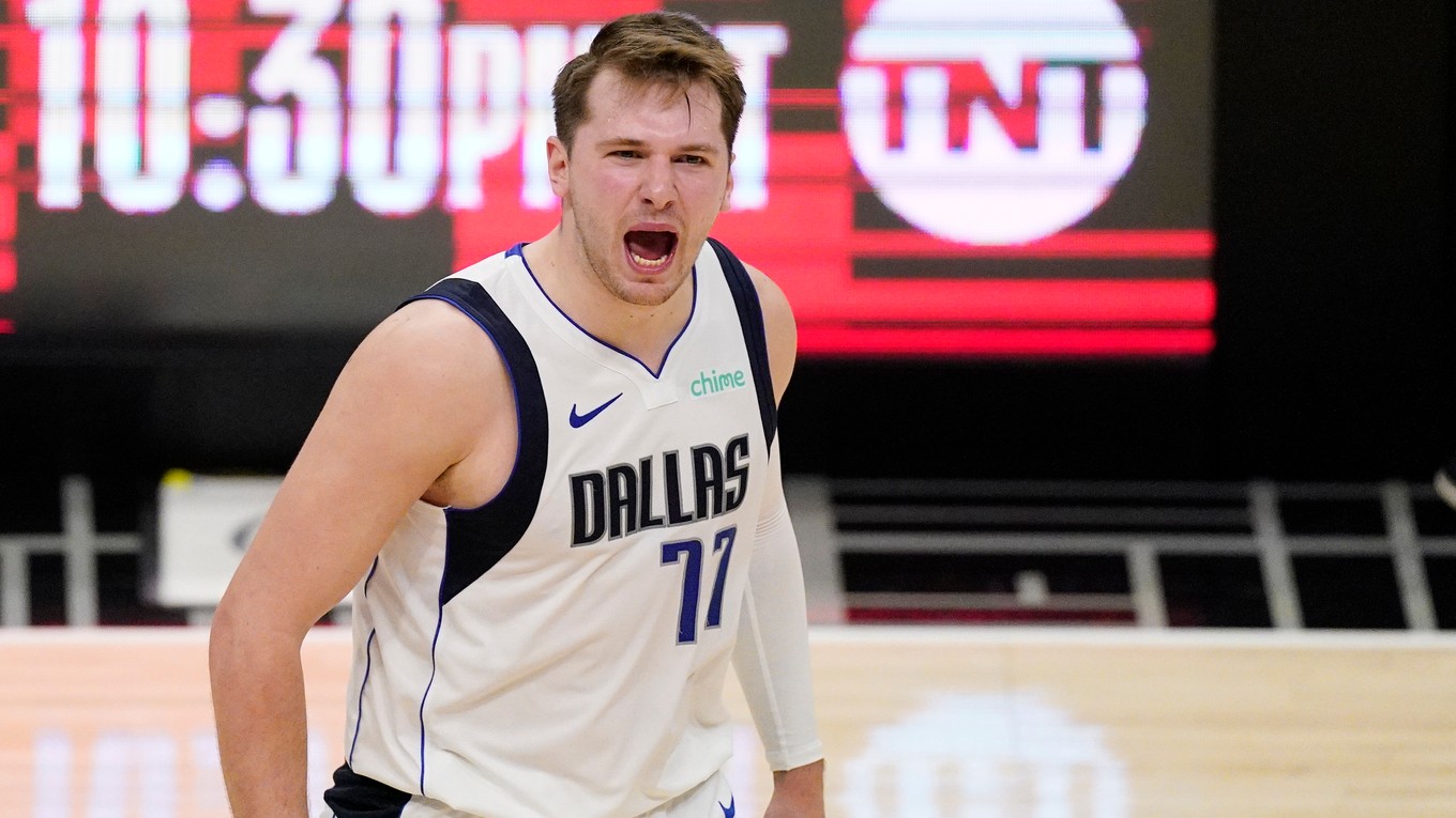 Basketbalista Dallasu Luka Dončič.