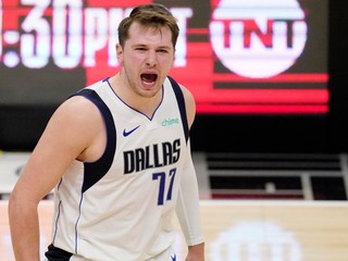 Basketbalista Dallasu Luka Dončič.