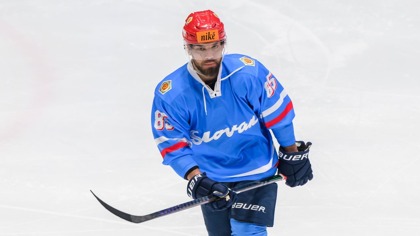 Útočník Slovana Bratislava Marek Slovák odohral tisíc zápas v slovenskej extralige. 