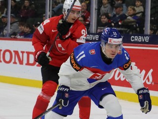 Hokejisti počas zápasu Slovensko - Švajčiarsko na MS U20 2026 v USA.