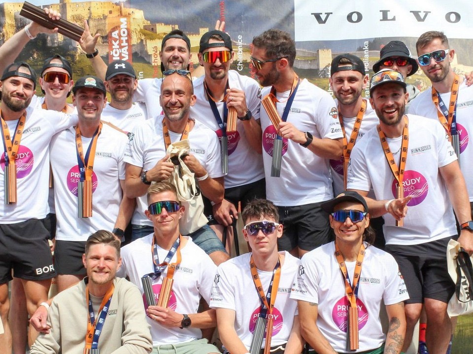 Tím Run N'Poses po dobehu do cieľa The Run 2026. 
