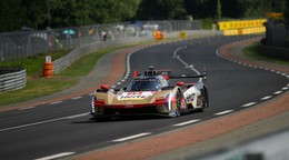 Hypercar Cadillac počas kvalifikácie na 24 hodín Le Mans 2025
