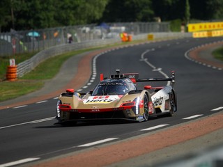 Hypercar Cadillac počas kvalifikácie na 24 hodín Le Mans 2025