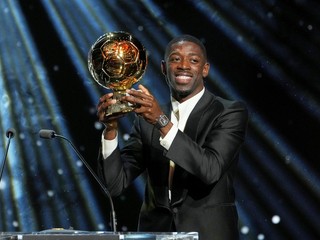 Ousmane Dembélé získal Zlatú loptu za sezónu 2024/25. 