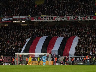 Pohľad na tribúnu s domácimi fanúšikmi v zápase 11. kola Niké ligy Spartak Trnava - Slovan Bratislava.