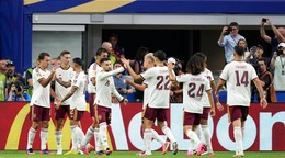 Futbalisti Španielska oslavujú gól na MS 2026.