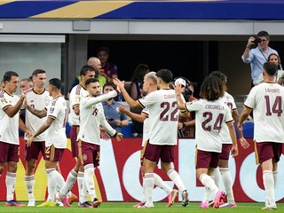 Futbalisti Španielska oslavujú gól na MS 2026.