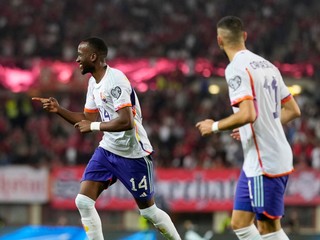 Dodi Lukebakio sa teší z gólu do siete Rakúska.