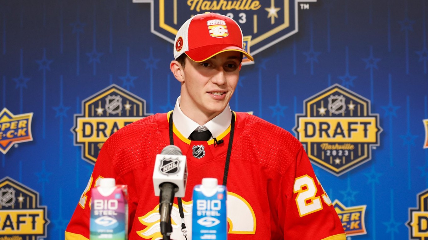 Samuel Honzek bol draftovaný na 16. mieste tímom Calgary Flames v drafte NHL 2023.