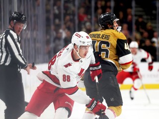 Český útočník Martin Nečas v 
drese Caroliny Hurricanes.