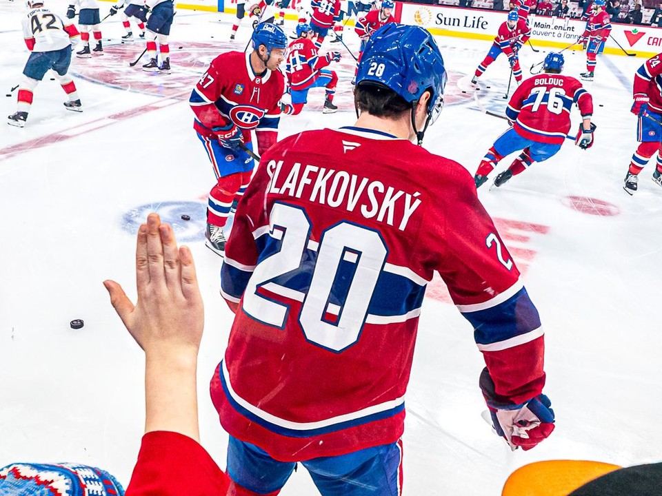 Momentka zo zápasu Montreal Canadies - Florida Panthers. Juraj Slafkovský strelil gól a pridal asistenciu.