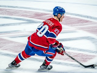 Juraj Slafkovský a jeho debut v NHL v drese Montrealu Canadiens.