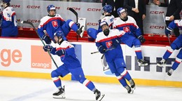 Radosť hráčov Slovenska po vyhratom zápase Slovensko – Dánsko vo štvrťfinále na MS U18 2026. 