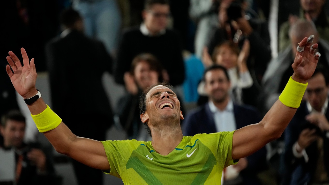 Rafael Nadal po víťazstve nad Novakom Djokovičom na Roland Garros 2022.