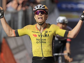 Wout van Aert vyhral pred Isaacom Del Torom 9. etapu na pretekoch Giro d'Italia 2025.
