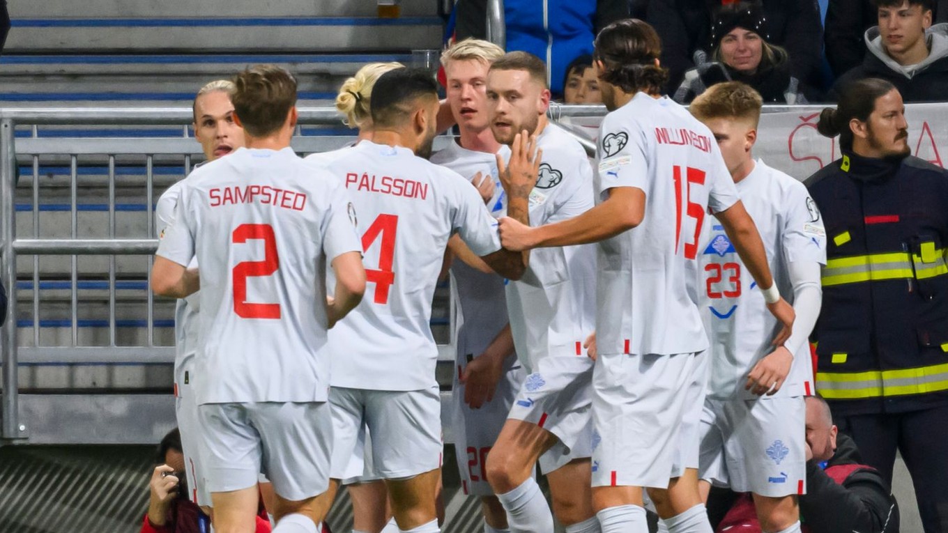 Radosť futbalistov Islandu v zápase proti Slovensku.