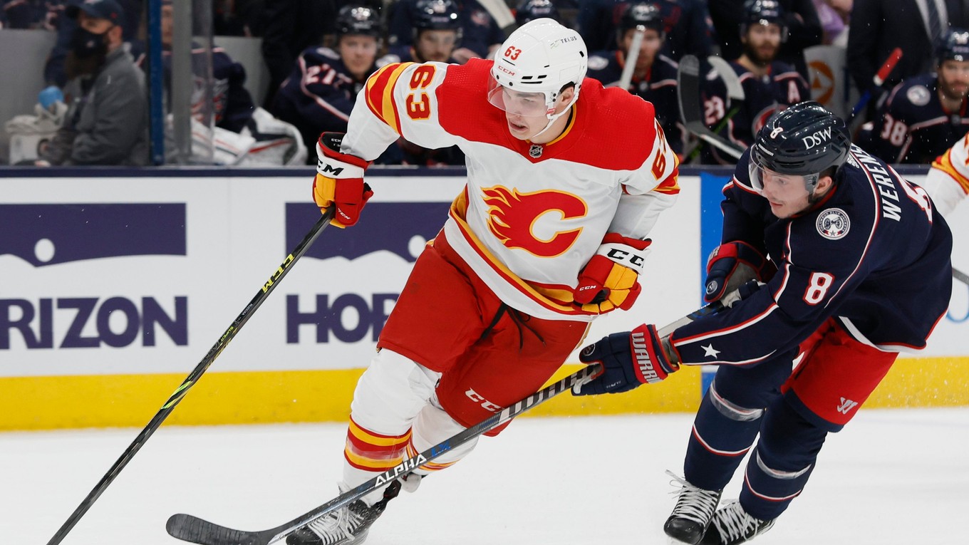 Adam Ružička v drese Calgary Flames.