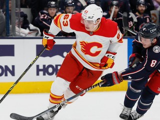 Adam Ružička v drese Calgary Flames.