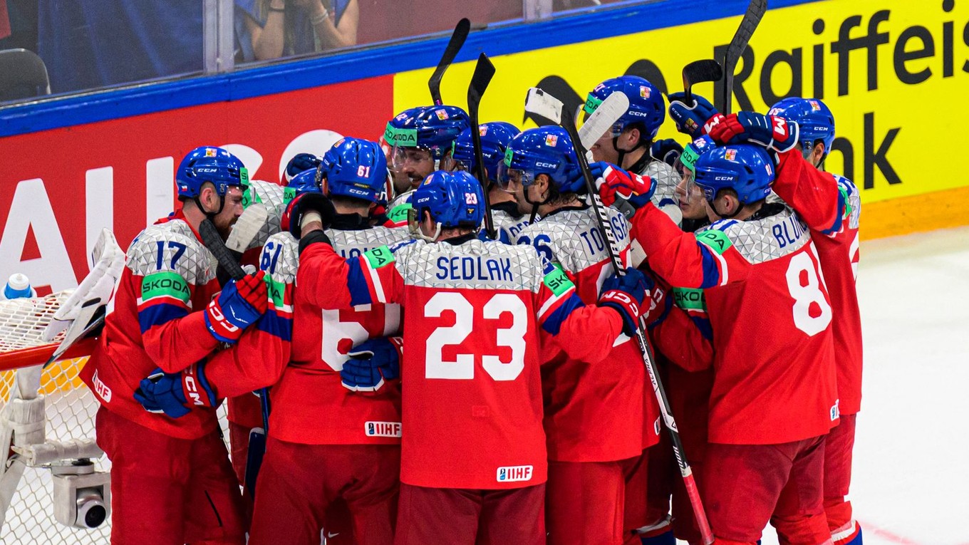 Hokejisti Česka po výhre nad Slovenskom na MS v hokeji.