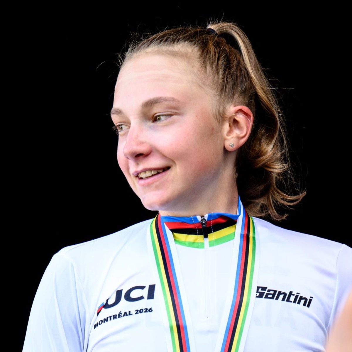 Slovenská cyklistka Viktória Chladoňová oslavuje zlato v pretekoch do 23 rokov na MS 2026.