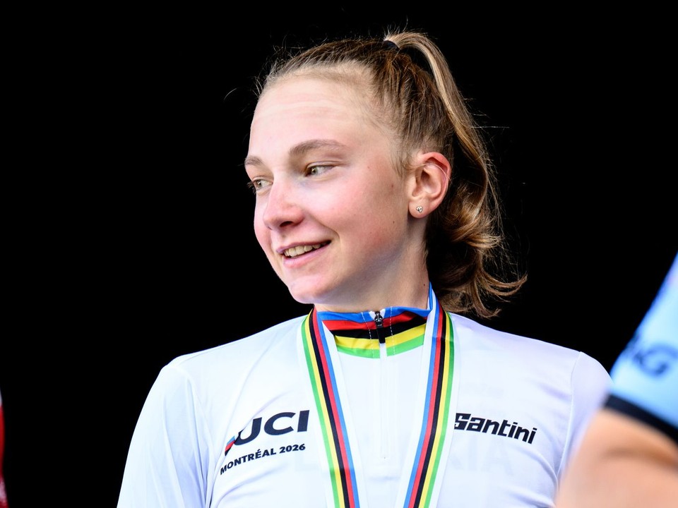 Slovenská cyklistka Viktória Chladoňová oslavuje zlato v pretekoch do 23 rokov na MS 2026.