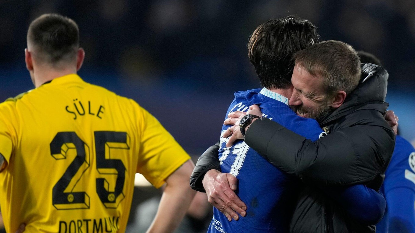 Tréner Chelsea Graham Pottera Ben Chilwell po odvete osemfinále Ligy majstrov proti Borussii Dortmund.
