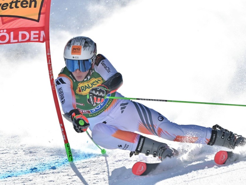 Petra Vlhová počas obrovského slalomu v rakúskom Söldene 2026.