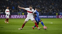 Zľava Jeff Chabot (Stuttgart) a Cesar Blackman (Slovan) v súboji o loptu počas zápasu ŠK Slovan Bratislava - VfB Stuttgart v 7. kole ligovej fázy Ligy majstrov. Rok 2025, január.