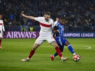 Zľava Jeff Chabot (Stuttgart) a Cesar Blackman (Slovan) v súboji o loptu počas zápasu ŠK Slovan Bratislava - VfB Stuttgart v 7. kole ligovej fázy Ligy majstrov. Rok 2025, január.