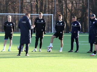 Futbalisti FK Pohronie počas tréningu.