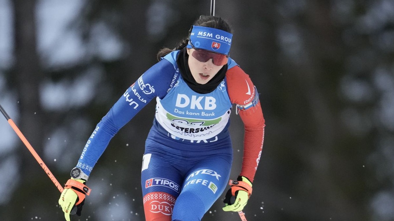 Slovenská biatlonistka Ema Kapustová počas zmiešanej štafety jednotlivcov. 