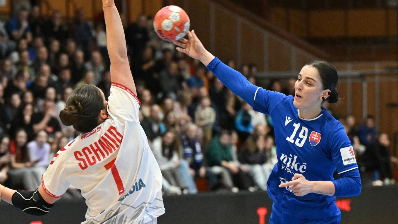 Adriana Holejová v drese Slovenska.